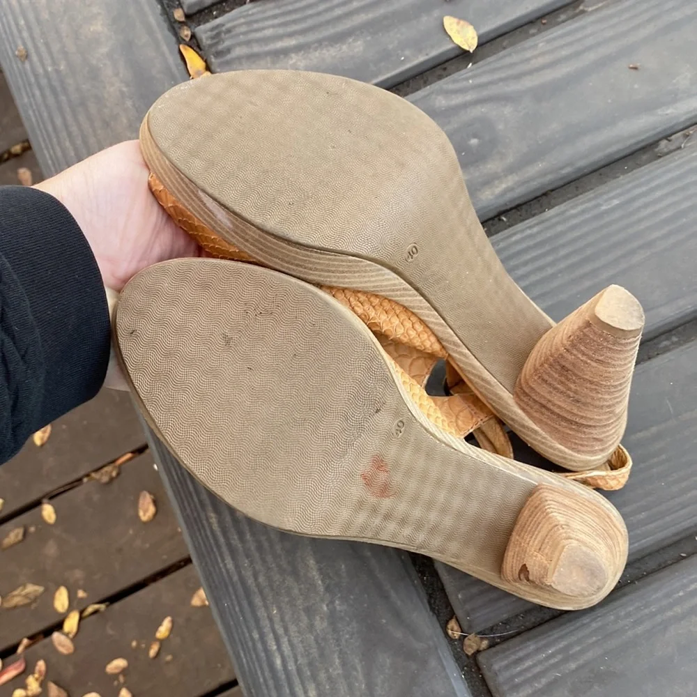 Weekend leather fish-scale heels - Picture 13 of 14